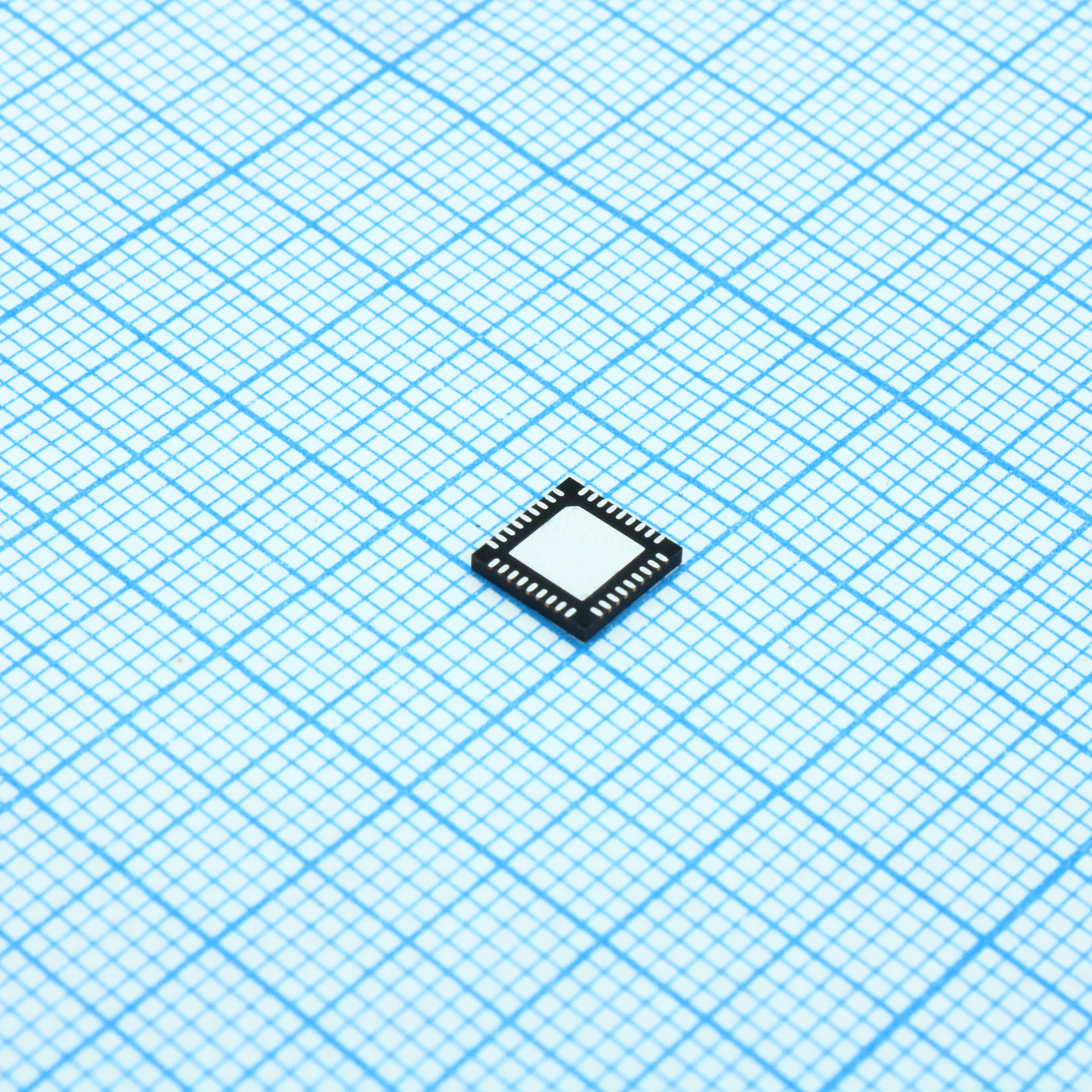 ARM Cortex-M3 108МГц, 128КБ Flash, 20КБ RAM, 2xUSART, 1xI2C, 1xSPI, 1xCAN2.0, 1xUSB-FS, 2x10-кан. 12-бит АЦП, QFN36, –40...+85°C, 2.6…3.6В