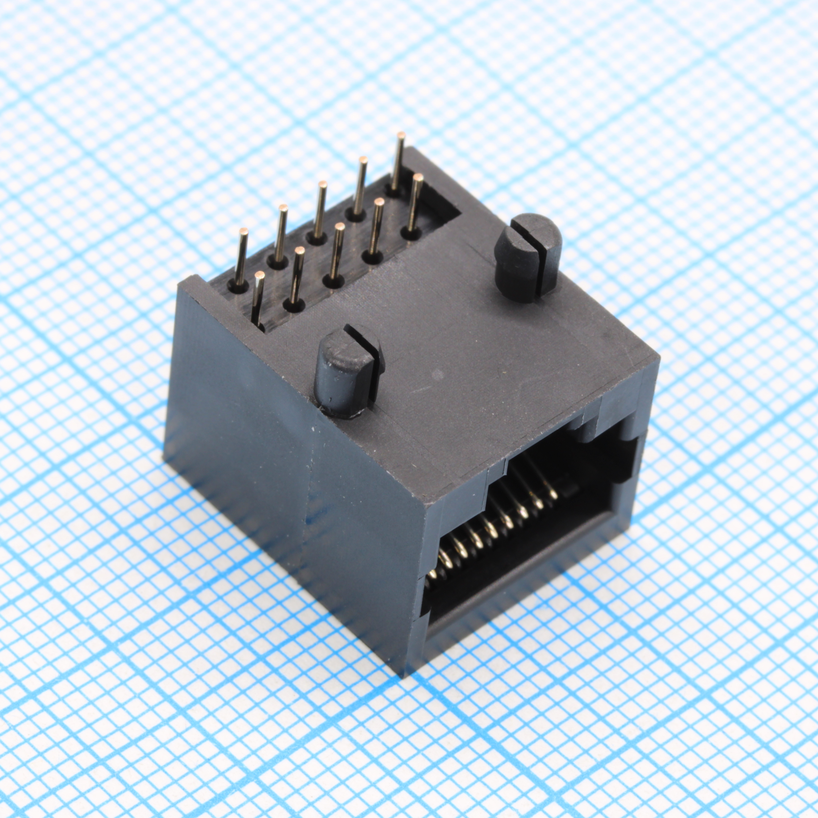 Розетка 10P10C (RJ45) на плату угловая, с ушами, цвет черный