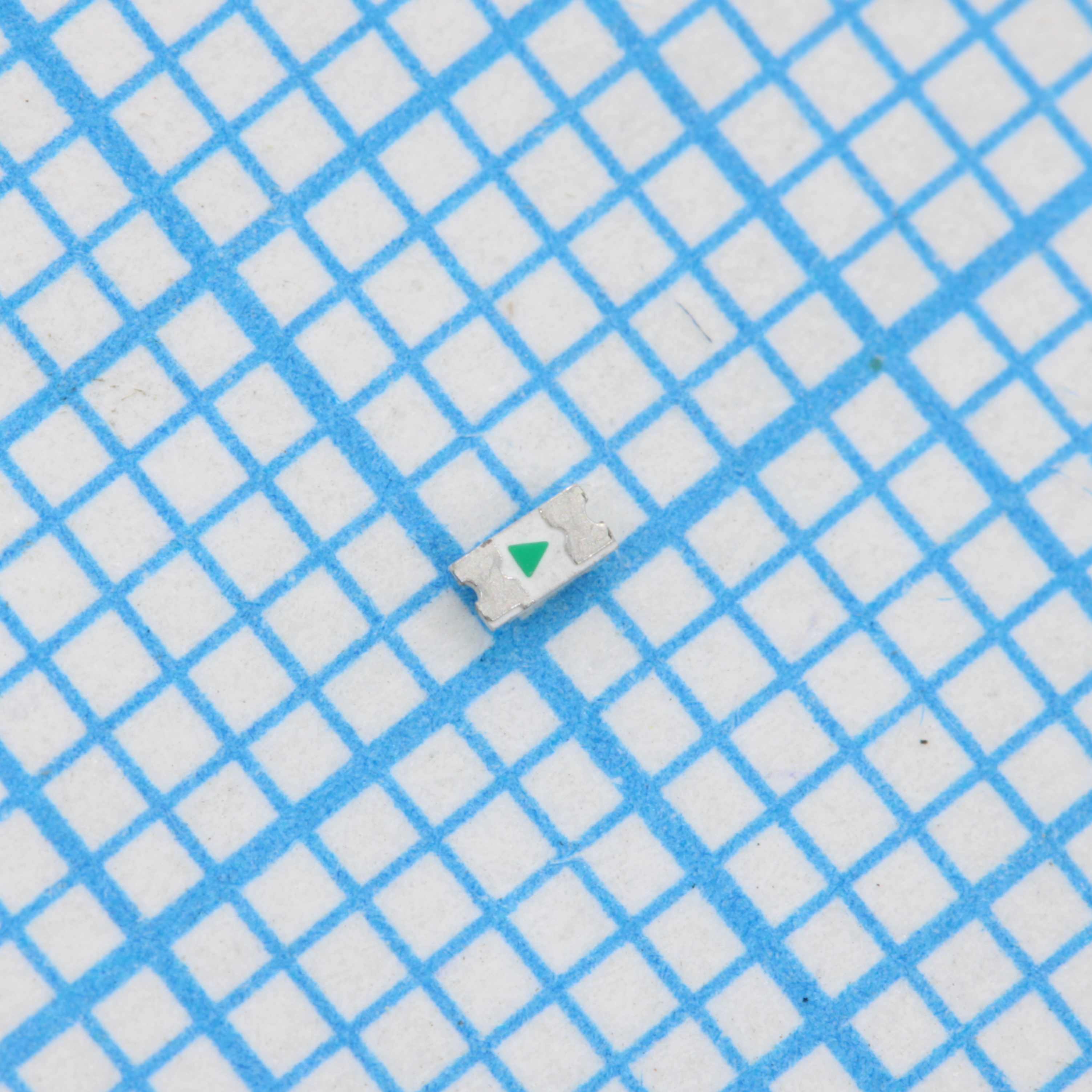 Светодиод SMD 2.0х1.25мм прозрачный красный 327нм 15мкд 2.5В 160°