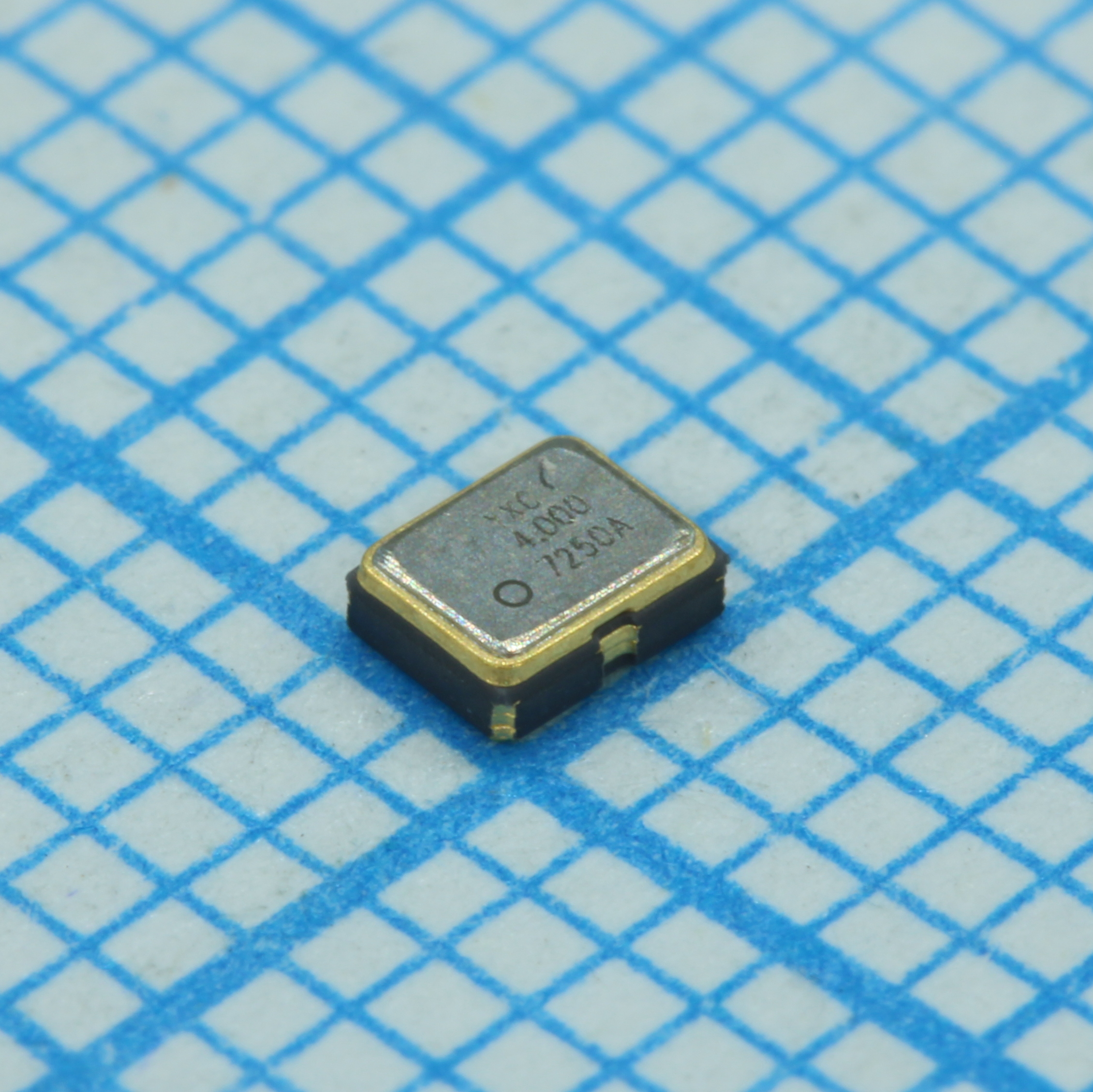 Генератор кварцевый 4МГц, 3.3В, 20ppm, SMD2.5х2.0, -40...+85°C