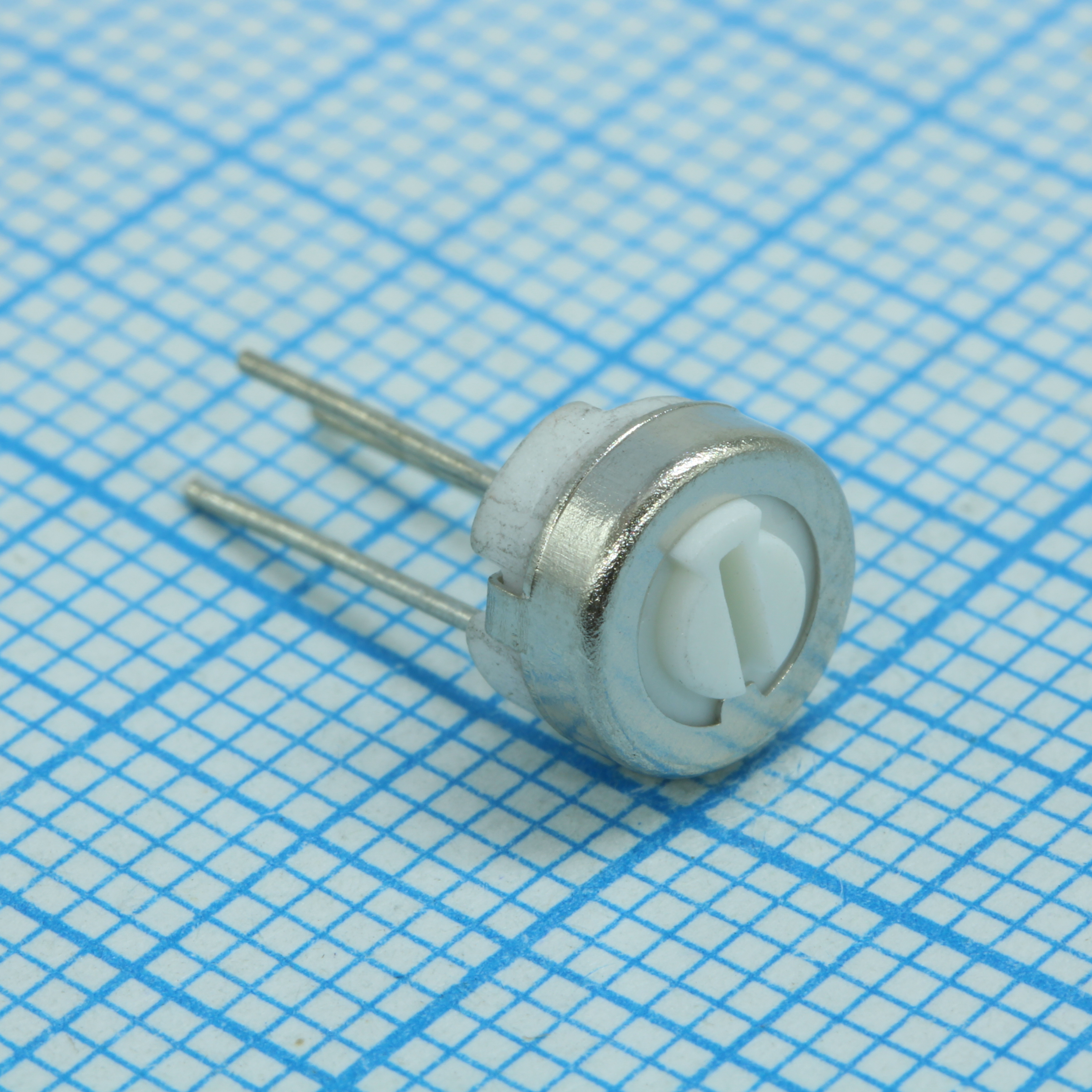 Потенциометр однооборотный керметный 10кОм 0.5Вт PC PIN