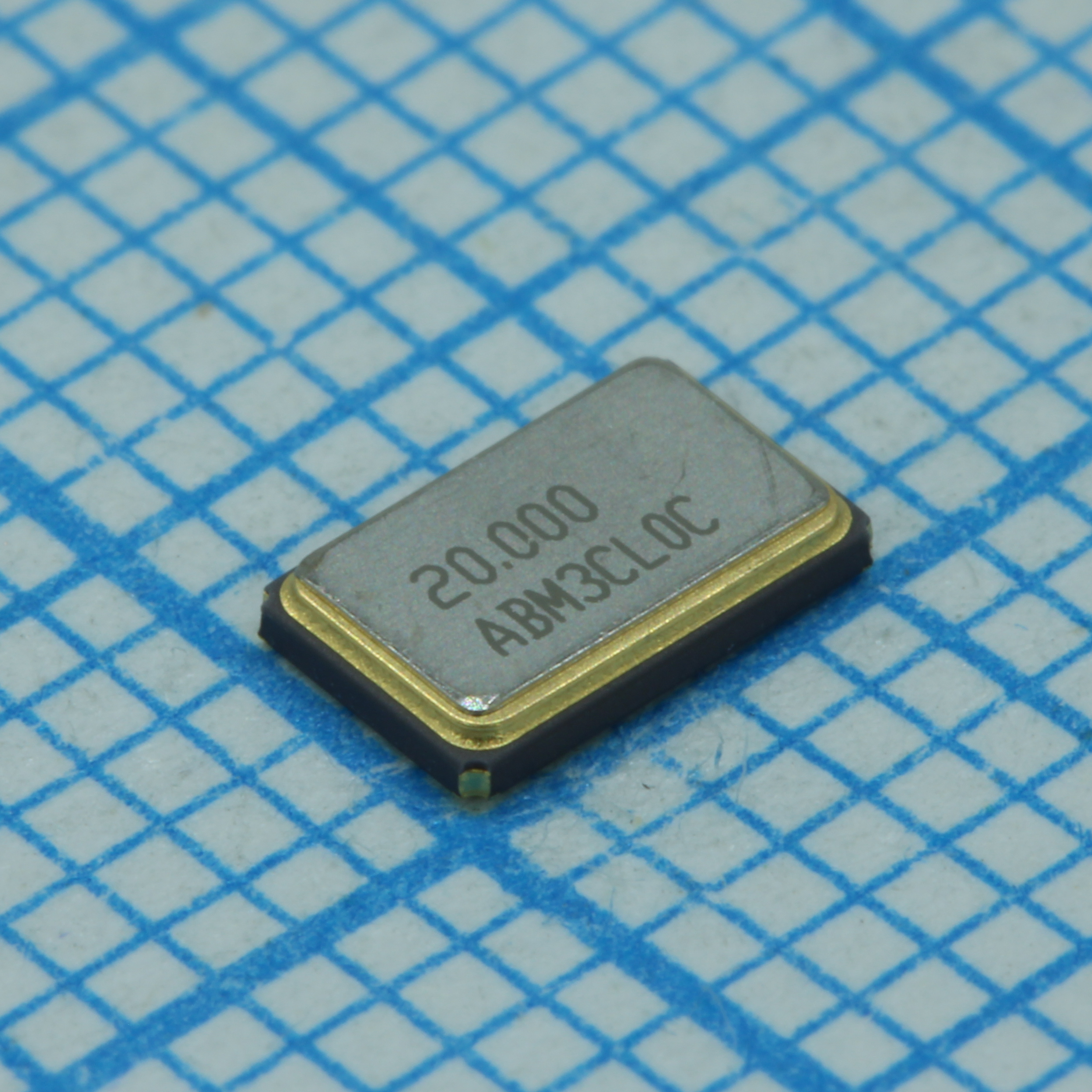 Резонатор кварцевый 20МГц 18пФ SMD