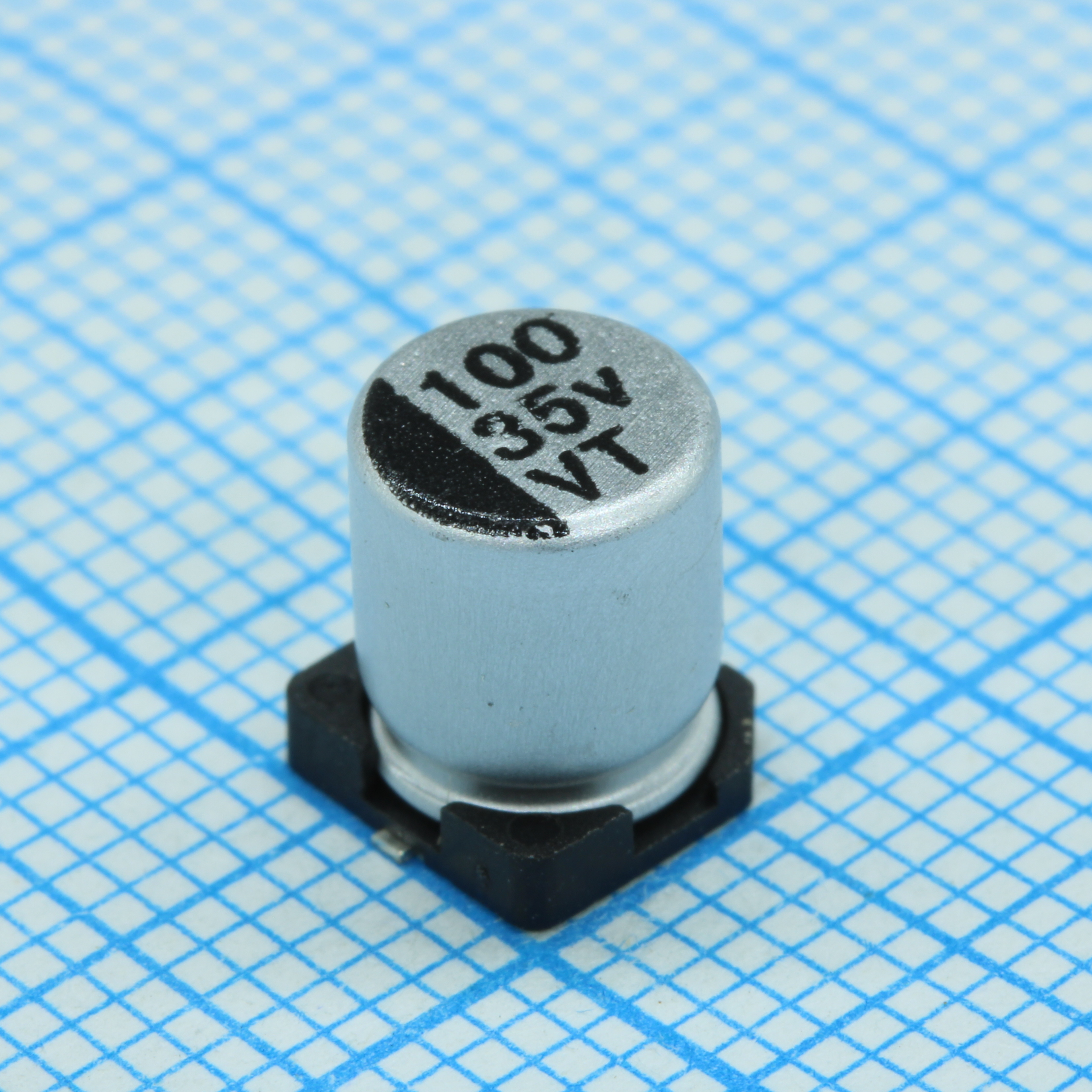 Конденсатор алюминиевый электролитический 100мкФ 35В ±20% (6.3х7.7мм) SMD 90мА 2000часов 105°С лента на катушке
