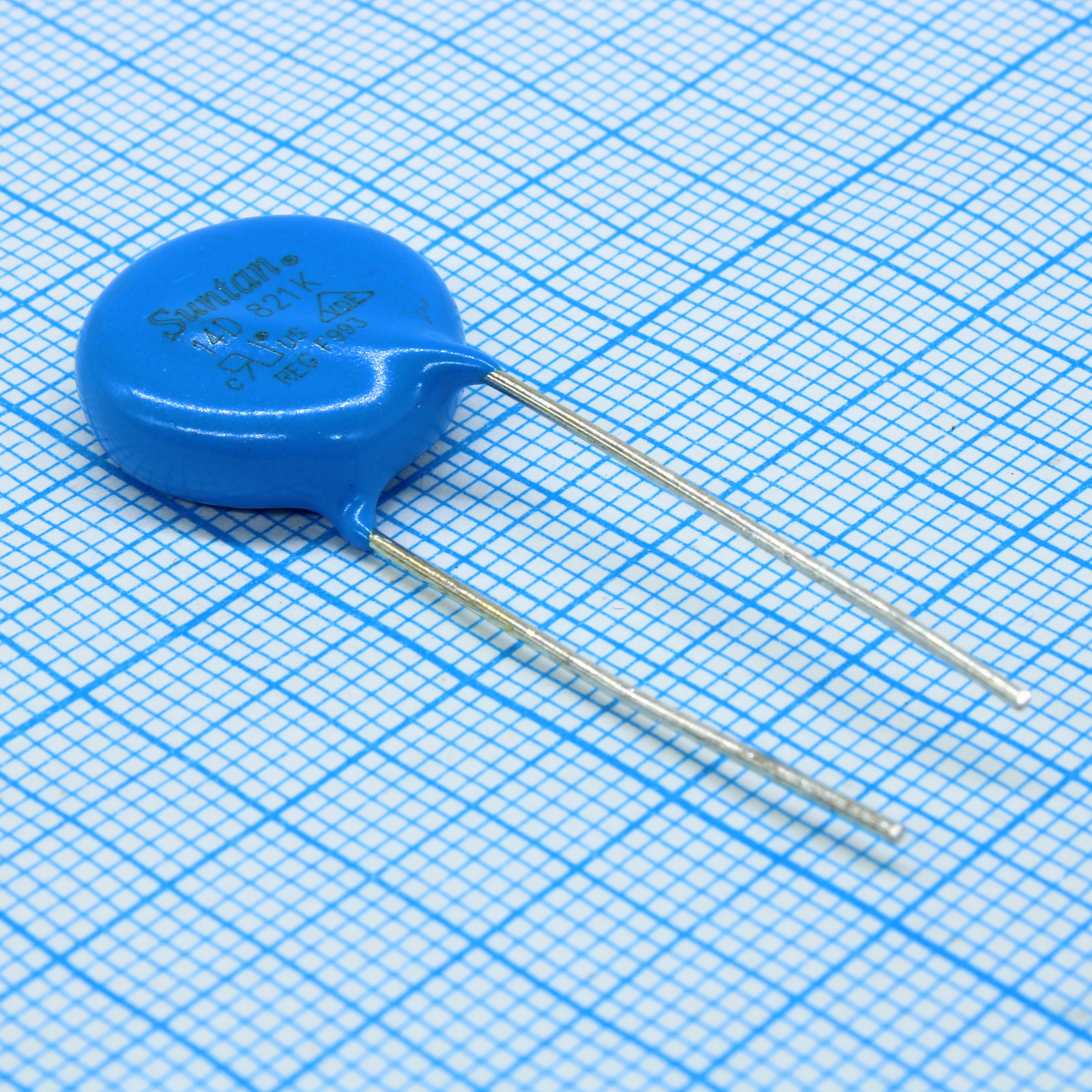 Варистор 510Vac/670Vdc, 4500A, 902V(1mA), 0.1Вт, прямые радиальные выводы