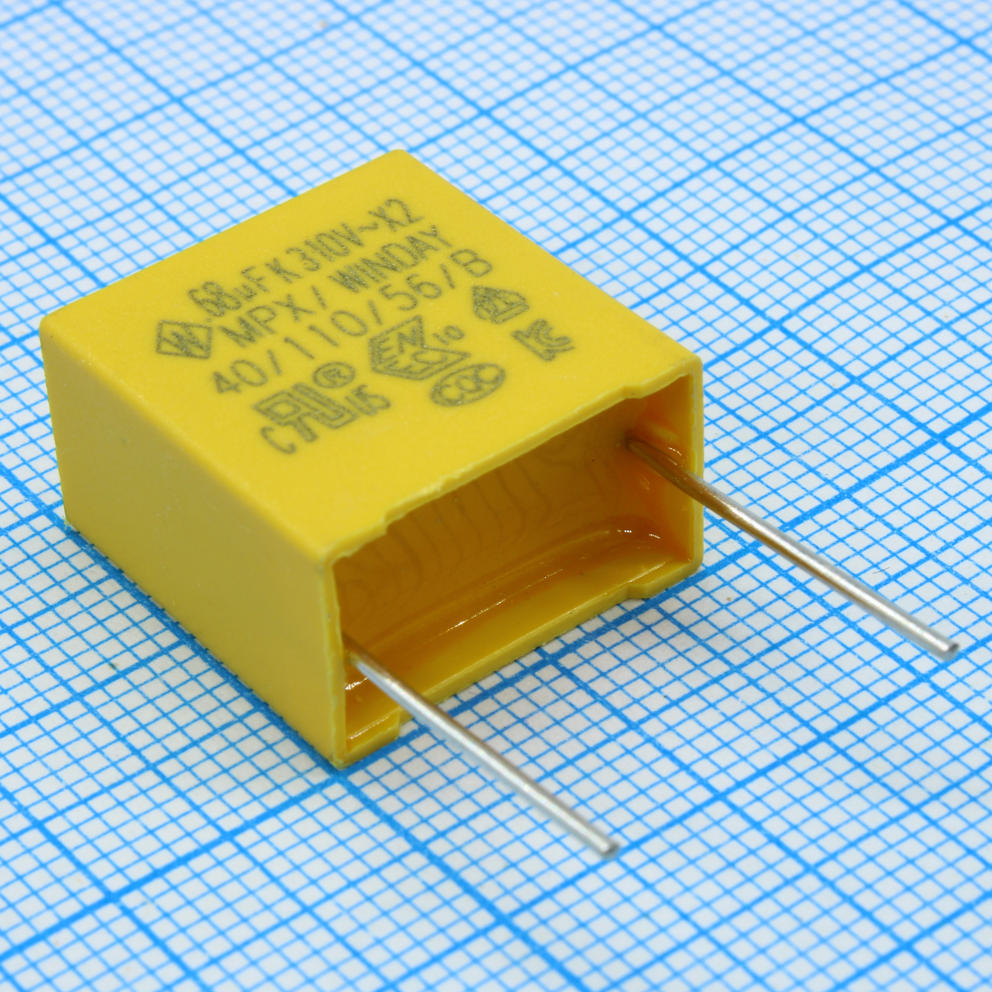 Пленочный конденсатор X2, 310VAC, 0.68uF ±10%, размер 18 x 19 x 10.8 mm, Р=15 мм