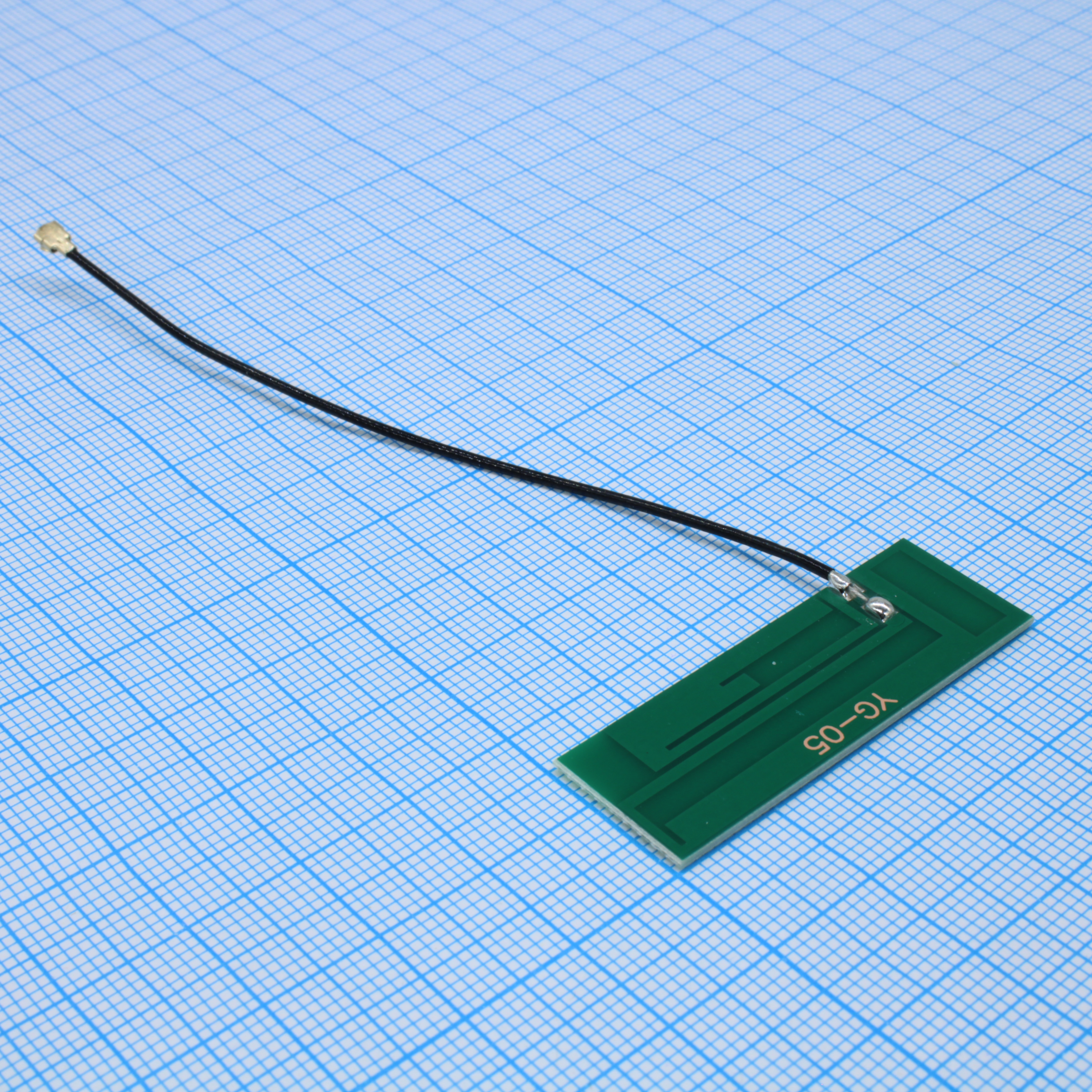 Антенна GSM 824-960/1710-1990/1920-2170МГц 2.15дБ 50Ом IPEX