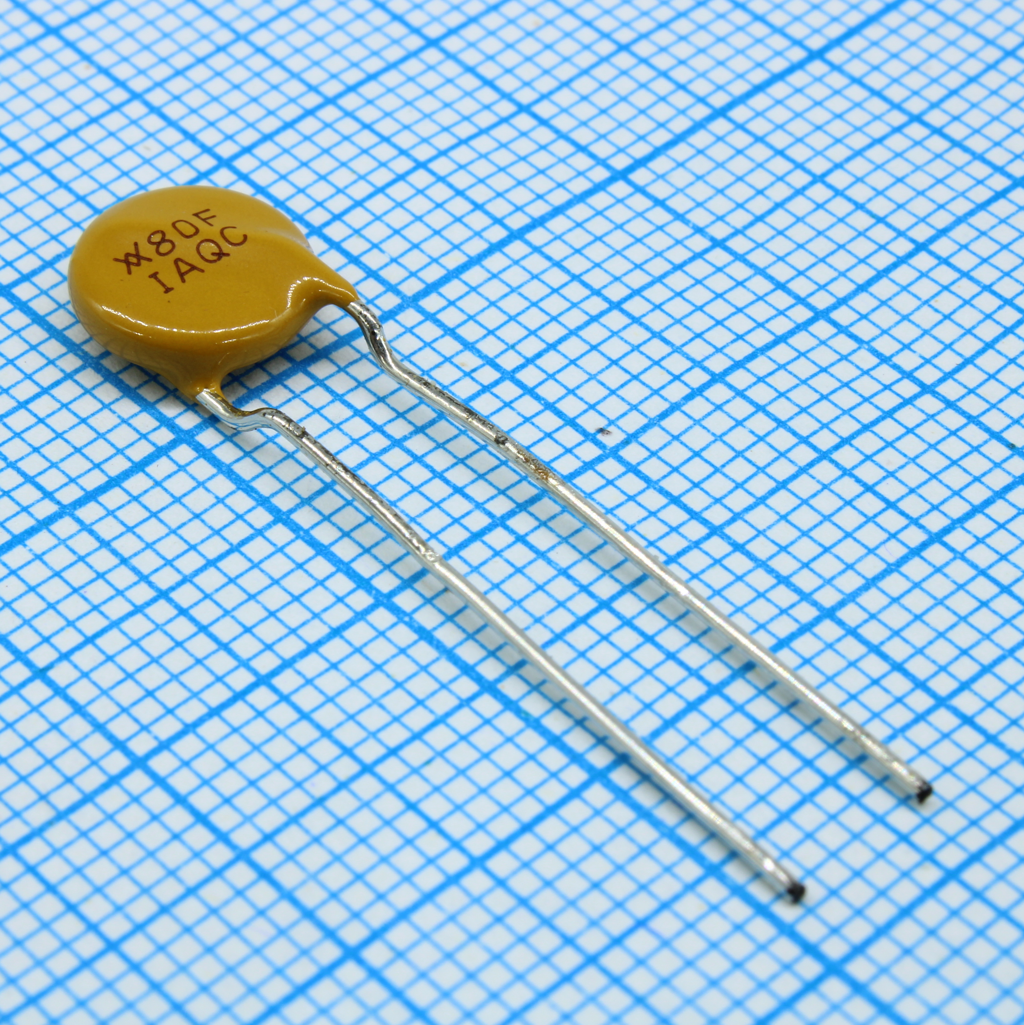 Самовосстанавливающийся предохранитель PTC 0.18A(hold) 0.65A(trip) 250VAC 100VDC 0.9W 2s 0.8Ohm Radial 9 X 3.8mm Bag