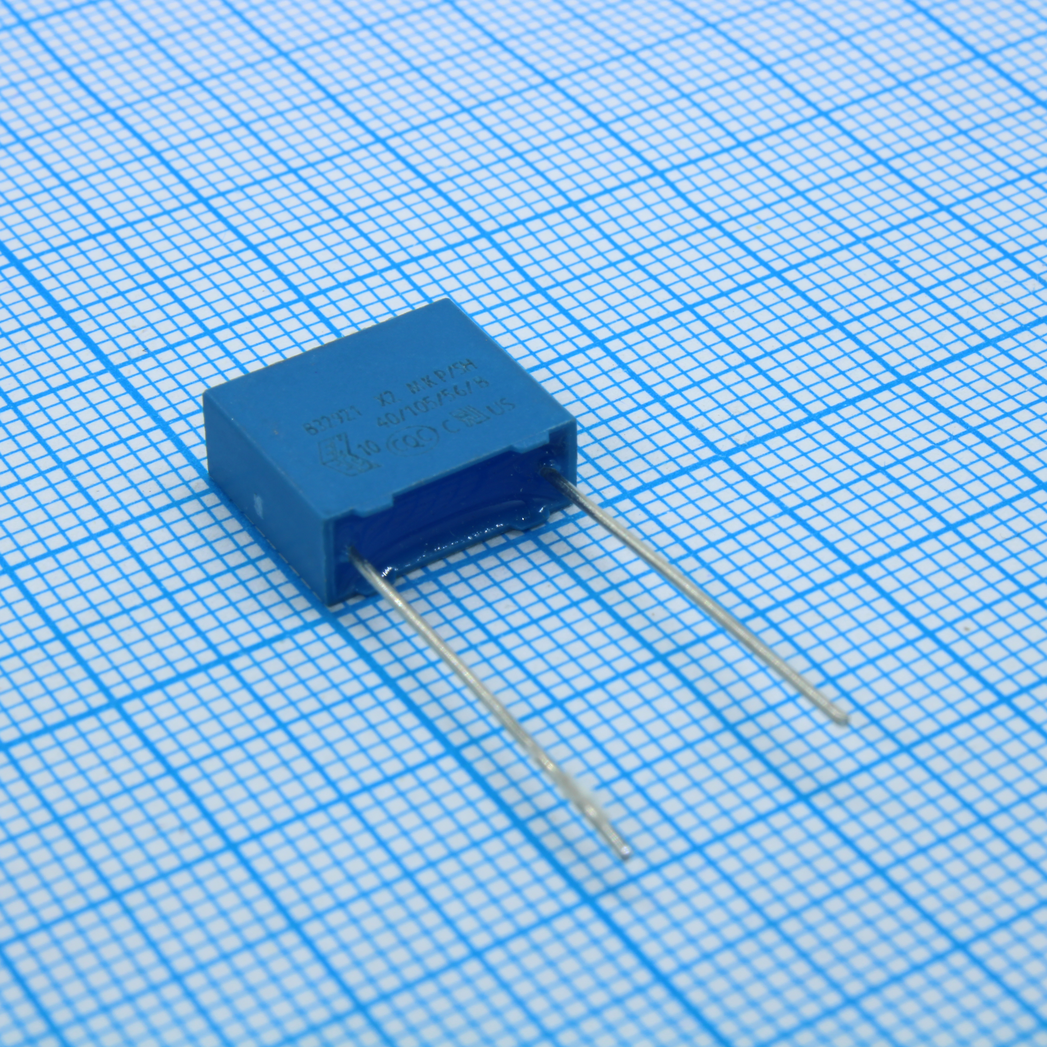 0.047мкФ ±20% 305В~ e:10mm (5x11x13mm) max 110°C / X2 class / MKP / в ленте помехоподавляющий конденсатор