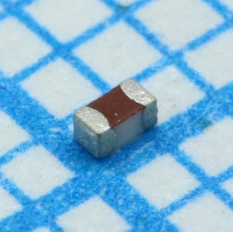Катушка индуктивности SMD высокочастотная многослойная 3.9нГн ±0.3нГн 100МГц 8Q-добротность керамика 0.3A 0.22Ом по постоянному току