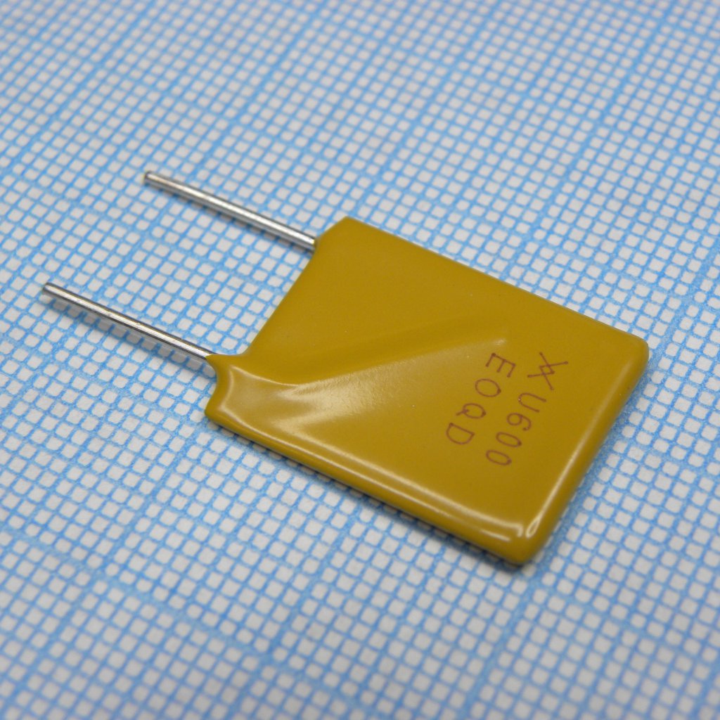 Самовосстанавливающийся предохранитель PTC 6A(hold) 12A(trip) 30V 100A 3.5W 16s 0.005Ohm Radial 16.5 X 3 X 24.1mm Bag
