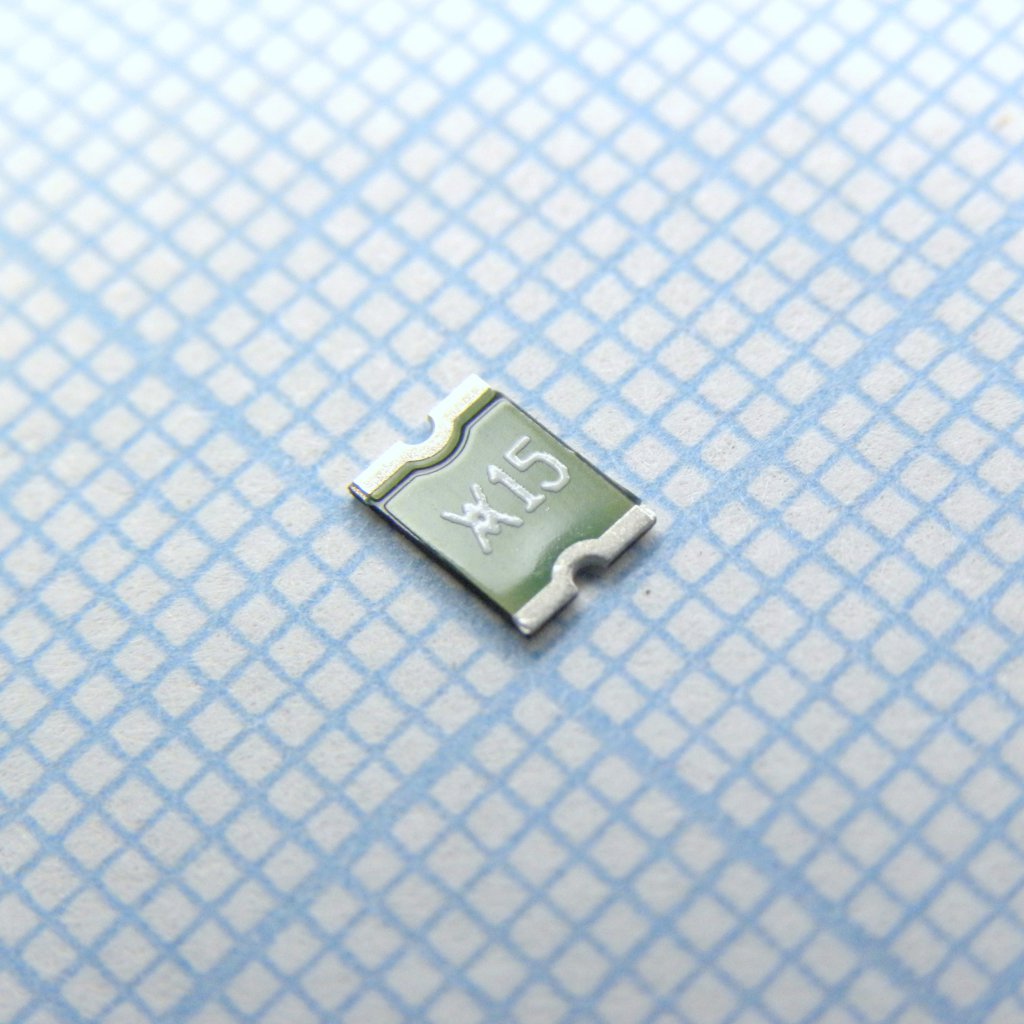 Самовосстанавливающийся предохранитель PTC 1.5A(hold) 3A(trip) 6VDC 100A 0.8W 0.5s 0.04Ohm SMD