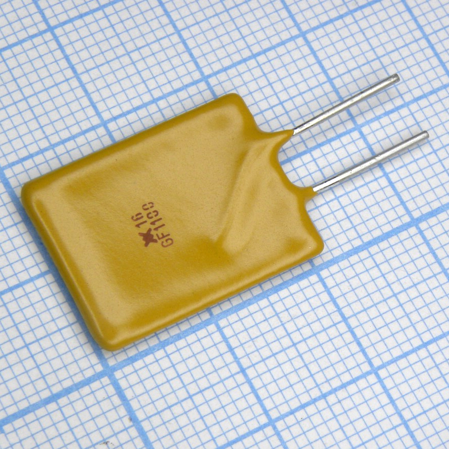 Самовосстанавливающийся предохранитель PTC 11A(hold) 18.7A(trip) 16V 3.7W 7s 0.0037Ohm Radial 17.5 X 3 X 26mm Bag