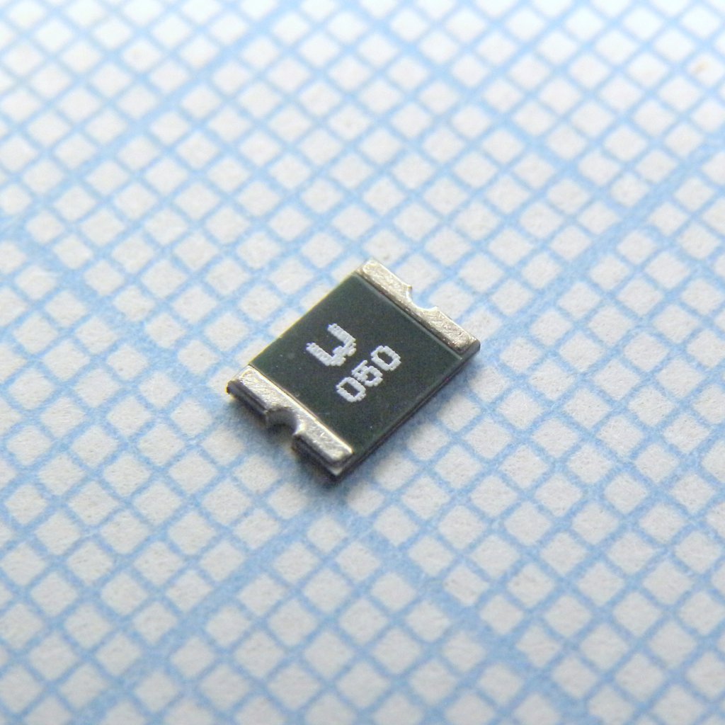 Самовосстанавливающийся предохранитель PTC 0.5A(hold) 1A(trip) 15V 40A 1W 0.15s 0.15Ohm SMD Solder Pad 1812 T/R