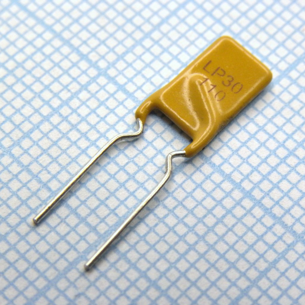 Самовосстанавливающийся предохранитель PTC 1.1A(hold) 2.2A(trip) 30V 40A 1W 6.6s 0.05Ohm Radial 8.2 X 3 X 14mm